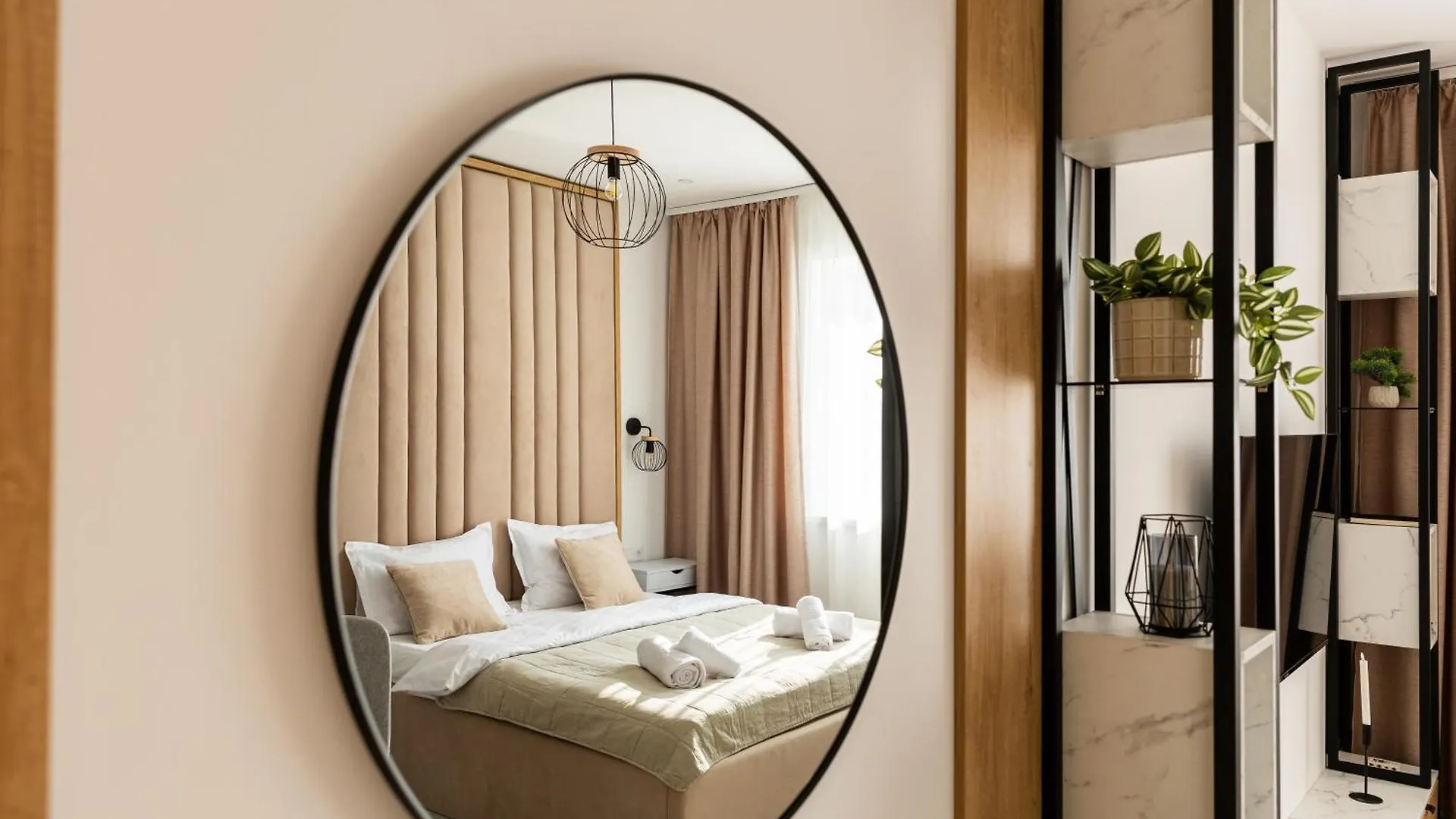 Grey Studio With Free Parking Bucharest Apartment
