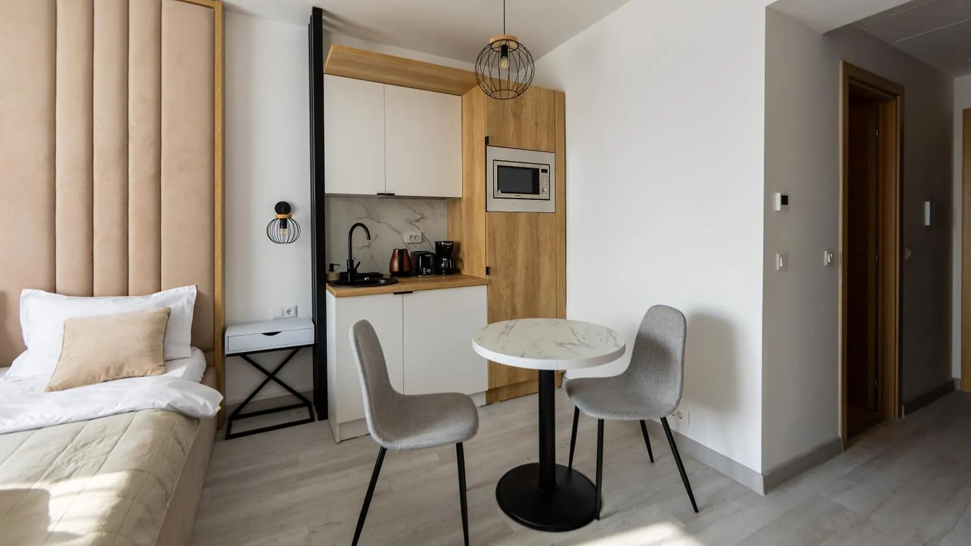 Grey Studio With Free Parking Bucharest 0*,