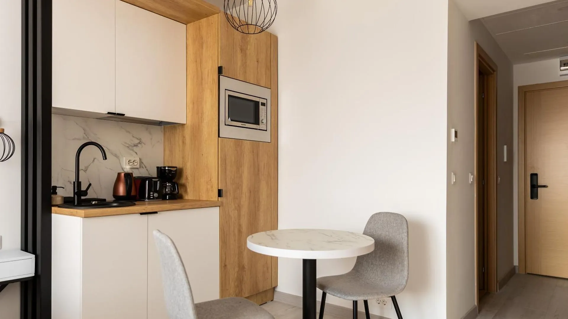 Grey Studio With Free Parking Bucarest Rumanía